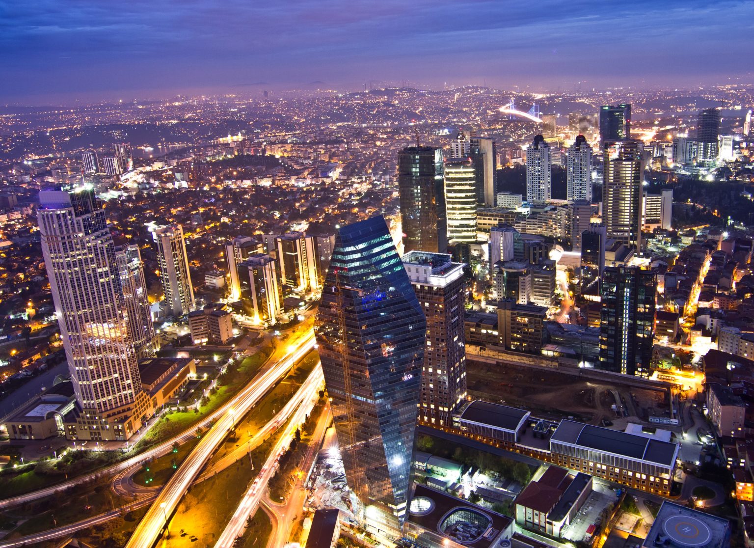 Levent iş bölgesindeki plazaların akşam panoraması — bölge görseli